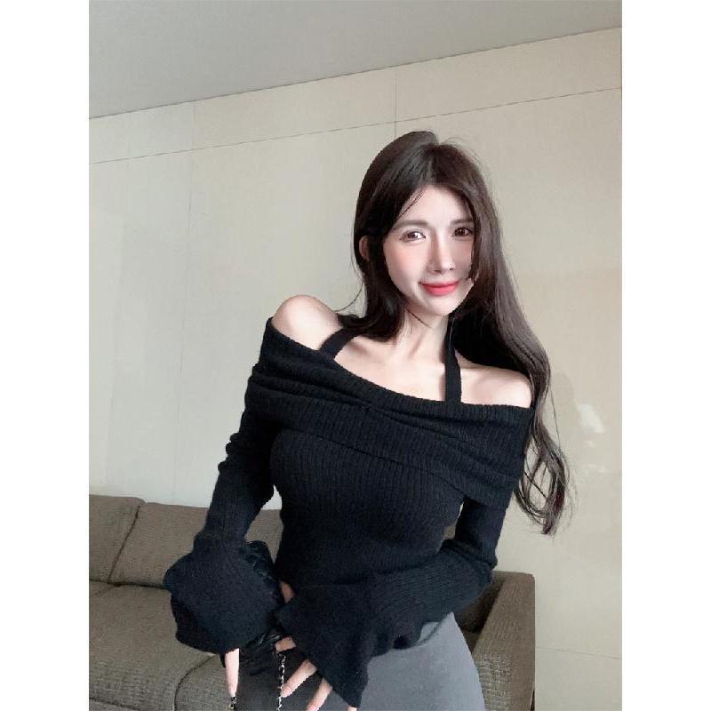 

Шикарный свитер-хомут на одно плечо - Женский трикотажный топ с расклешенными рукавами для осени/зимы XS хаки