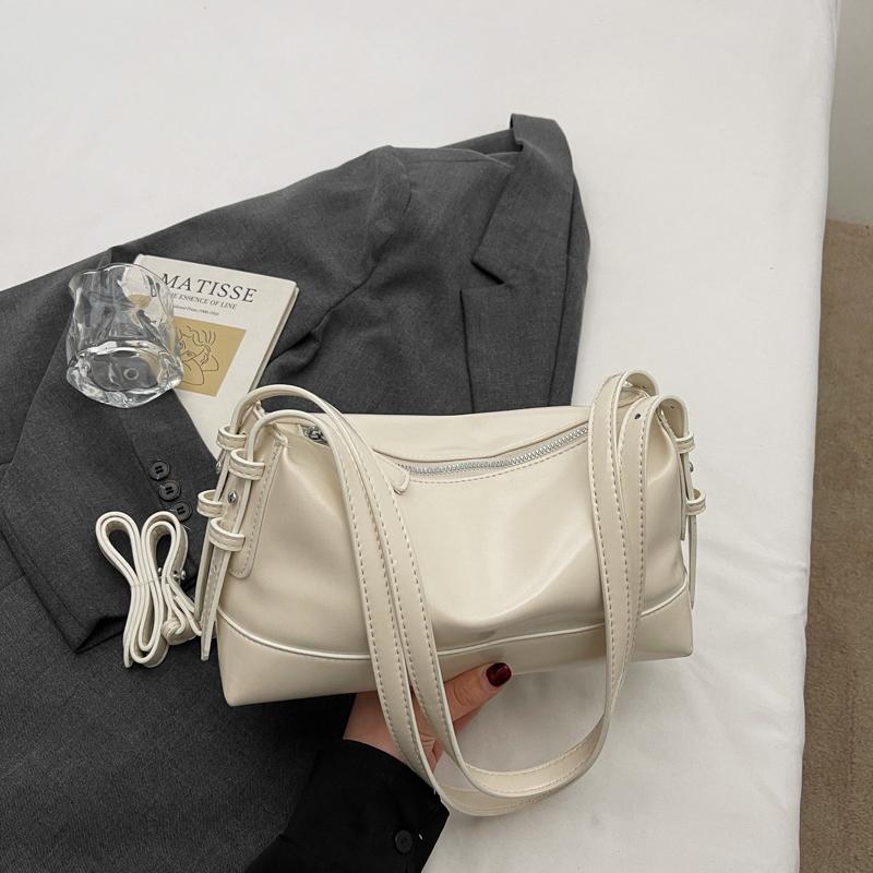 Shiny PU Shoulder Bag Women Fashion Crossbody Bag With Adjustable Strap Modern Design