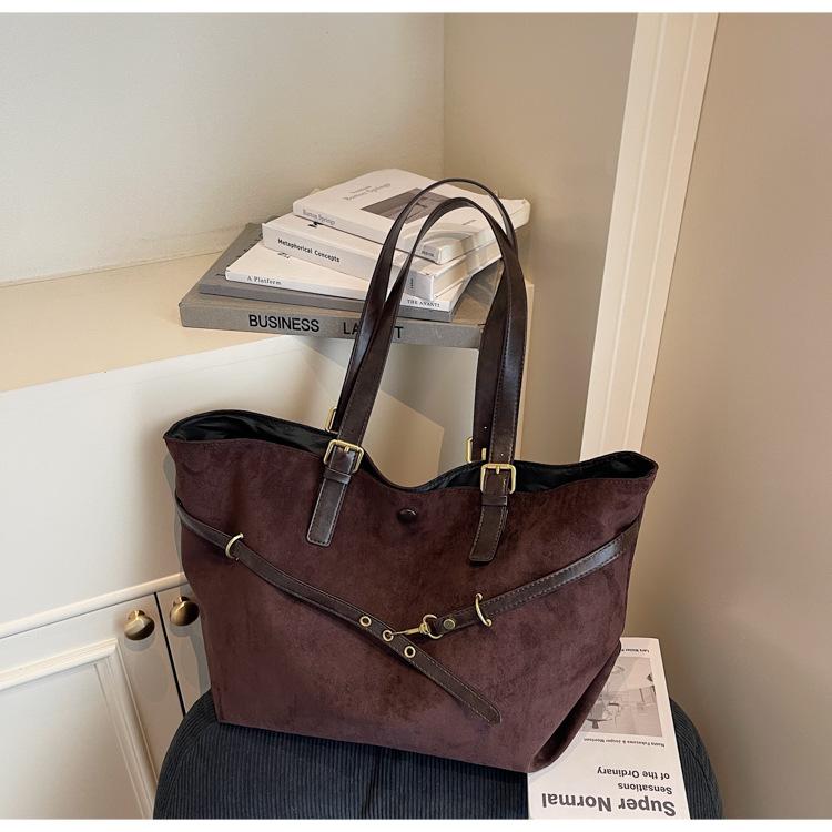 

Винтажная матовая сумка-тоут большой вместимости женская осенняя модная универсальная высококлассная на одно плечо подмышку темно-коричневого