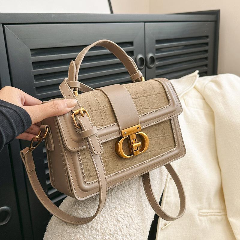 New Retro Hand-held Small Square Bag with High-end Texture, Niche Design, Light Luxury Shoulder Bag Wholesale