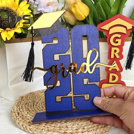 Cartello per tavolo di laurea della classe del 2025, laureati delle scuole superiori, cappello da scapolo, cartello in legno con base, decorazione per la festa della cerimonia di laurea in casa