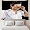 Arazzo con Stampa di Harry Styles, Sfondo, Facile da Installare, Ideale per Camera da Letto, Ufficio e Soggiorno, con Decorazione Estetica da Appendere alla Parete.