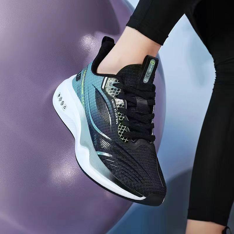 Fish Mesh Surface Men's Shoes Breathable Soft Sole Anti Slip Wear-resistant Versatile Casual Shoes Fashionable Sports Shoes 2025