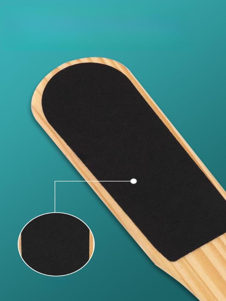 1 Stück Fußschrubber mit Holzgriff, doppelseitig, zum Peelen von Fußsohlen, Fersen, Hornhaut und abgestorbener Haut; Fußpflege-Werkzeug