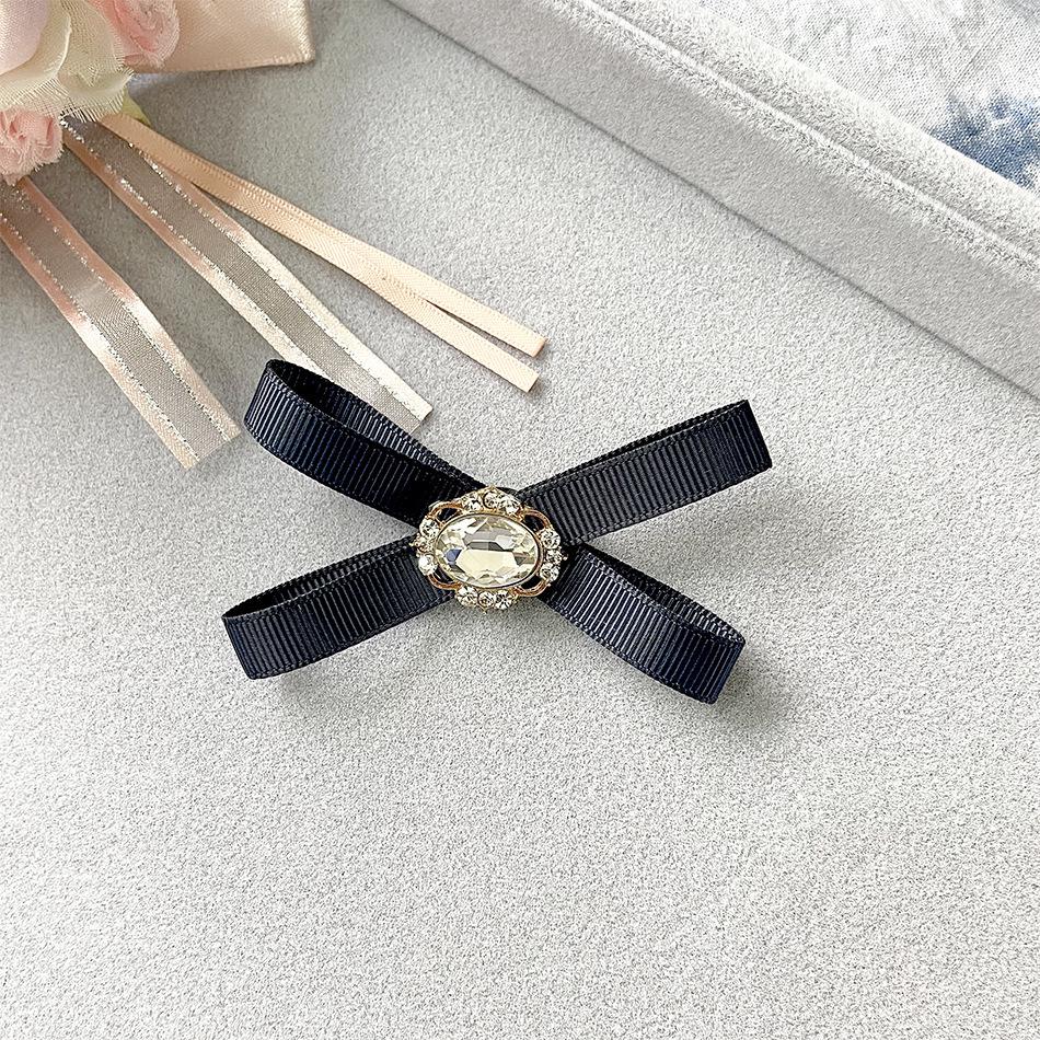 Exquisite Rhinestone Bow Ribbed Brooch - Retro Fashion Corsage Pin