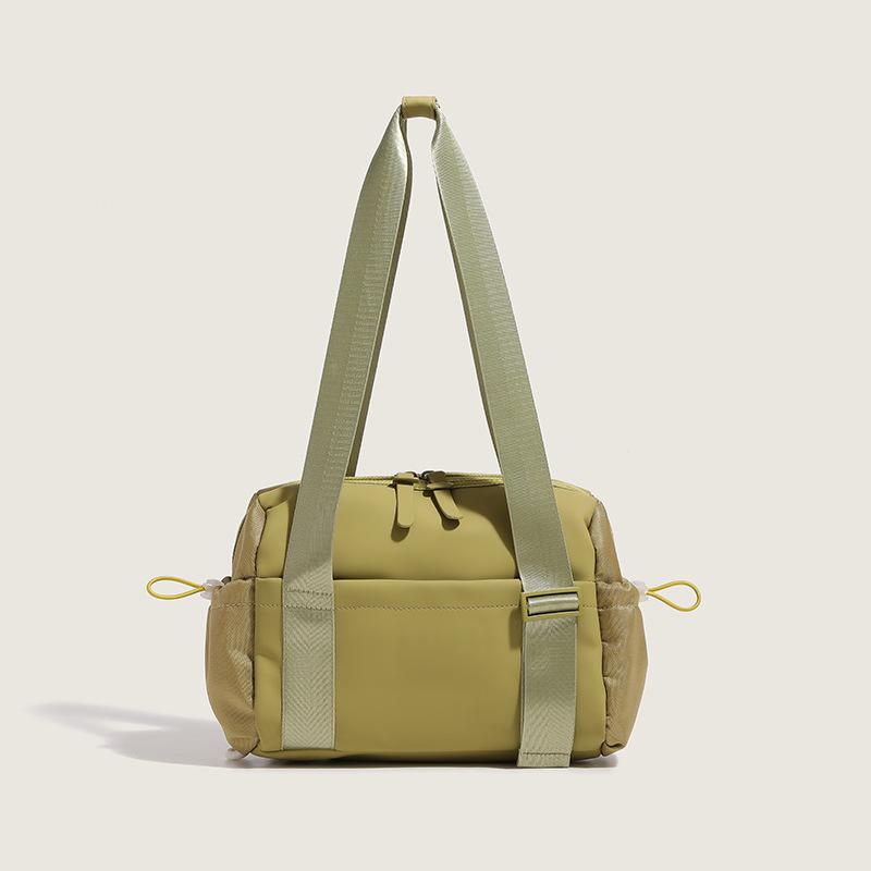 Multifunctional Sports Fitness Bag with Wet/Dry Separation, Large Capacity, Single Shoulder Design.