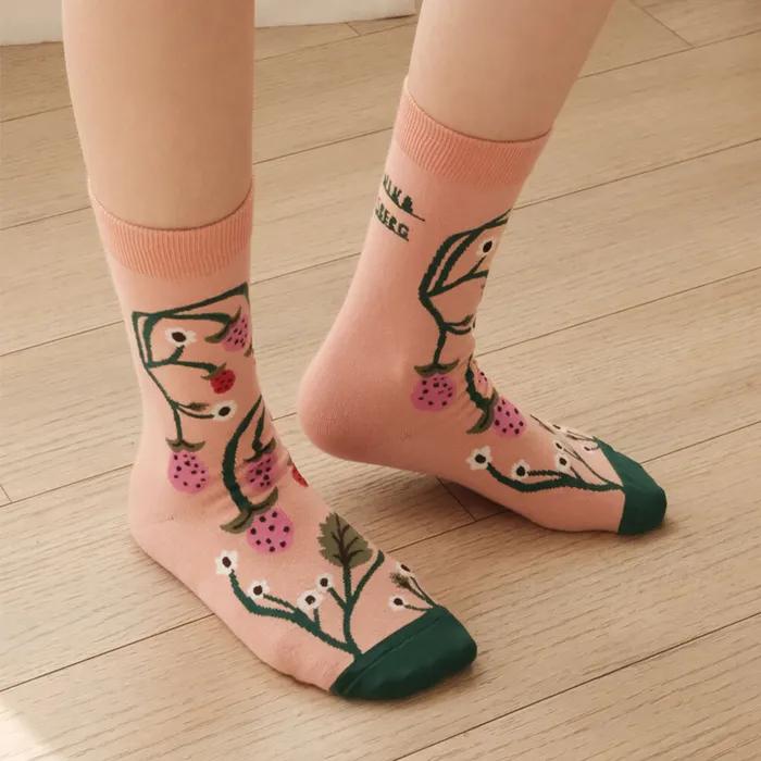 Socks Wild Strawberries / Monica Fossbus