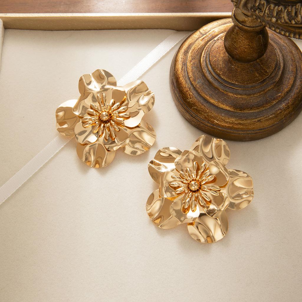 Creative Retro Metal Wind Stud Earrings Personalized Glossy Heavy Industry Flower Earrings Trend Exaggerated Light Luxury Earrings