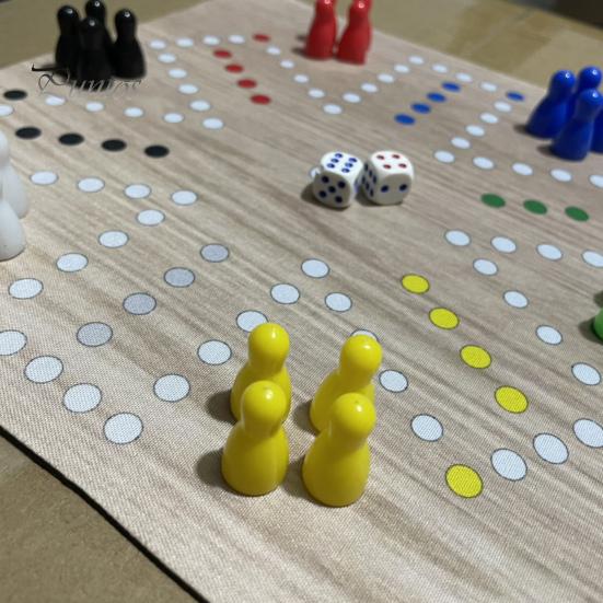 1 Set Fliegendes Schachspiel für 6 Spieler mit Schachbrett aus Gummi, 24 Schachfiguren, 2 Würfel, für Kinder und Erwachsene, Familienabend, interaktives klassisches Strategiespiel