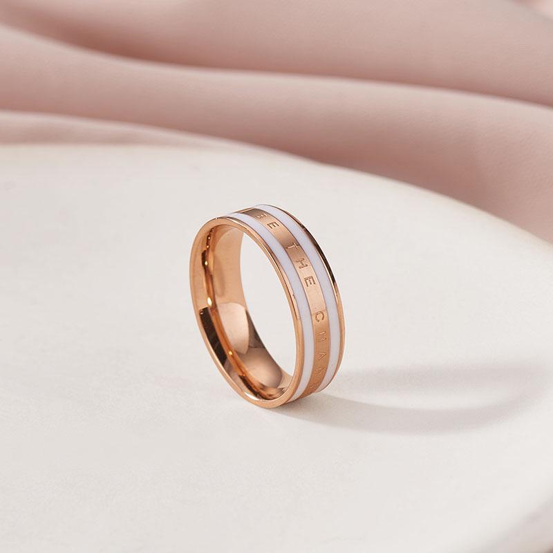 Pierścionek damski z szeroką opaską, czarny, epoksydowo-tytanowy, z cyframi rzymskimi