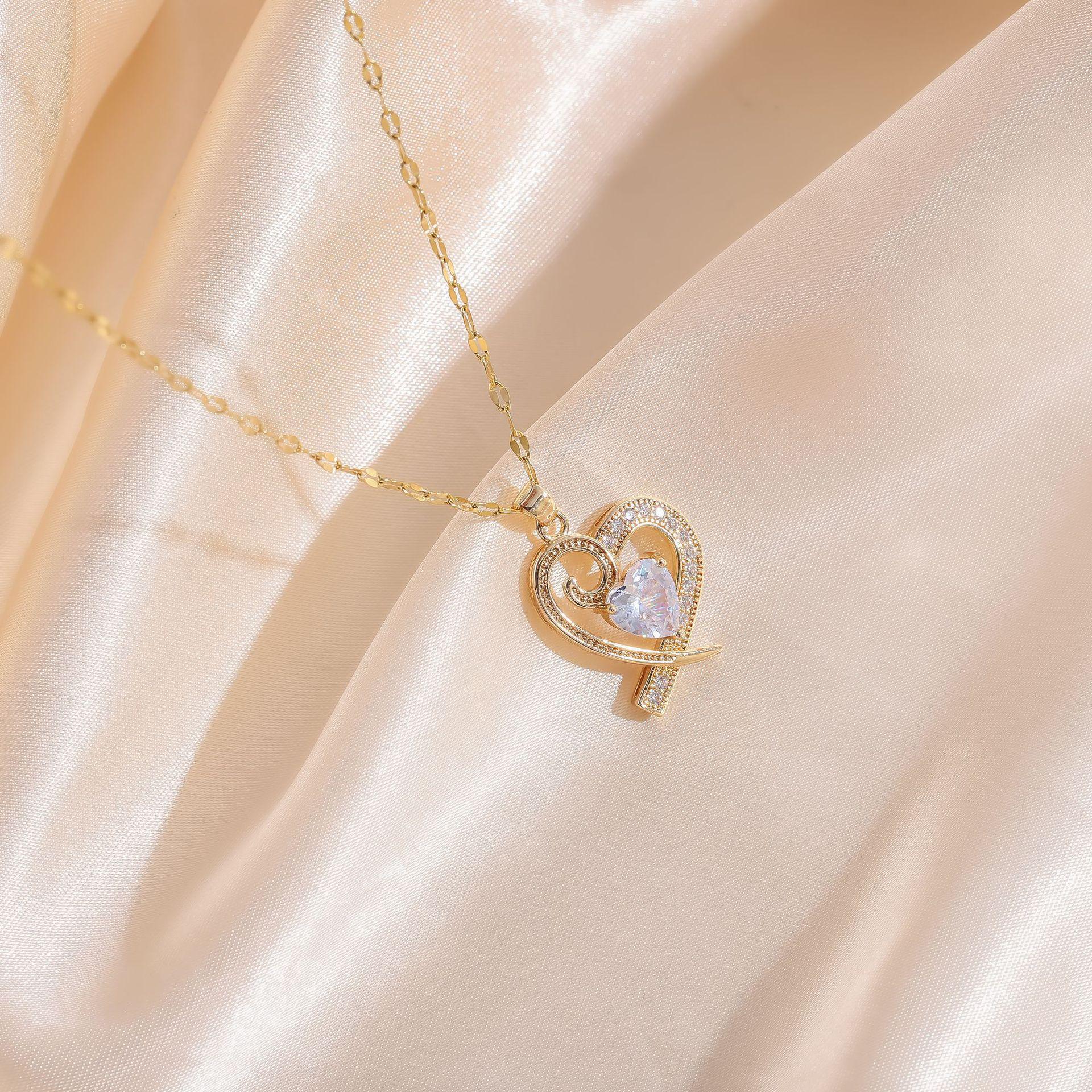 Gilded Pink Heart Necklace with Colorful Crystals – Versatile Korean-Style Clavicle Jewelry for Women
