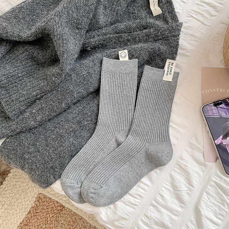 White Thick-lined Letter-labeled Socks for Women with Flanged Smiling Faces, Mid-calf Pile Socks, Autumn and Winter Couple Socks for Men and Women