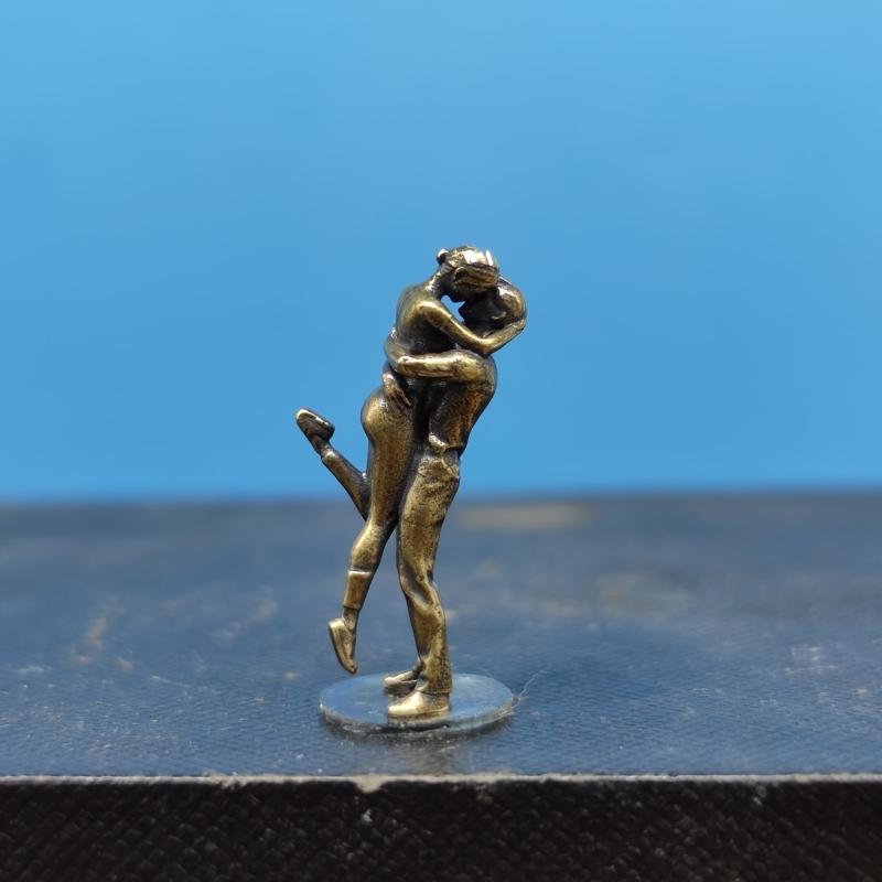 Brass Couple Figurine - Miniature Embracing Kissing Lovers Statue, Diorama Scenery Sand Table Decor Collectible Ornament