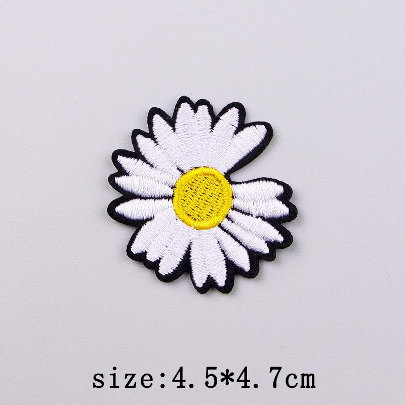 Sunflower Embroidery Patches For Clothing Thermoadhesive Patches For Clothes Cartoon Flower Sewing Fusible Patch Stickers Badges