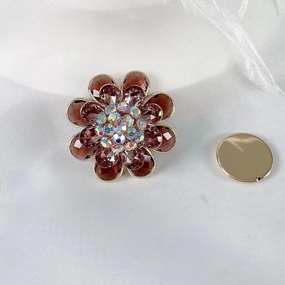 Kristallblumen-Magnetbrosche, Anti-Licht-Blazer, leichte Luxus-High-End-Accessoires, Damen, schadet der Kleidung nicht, magnetische Anziehungskraft