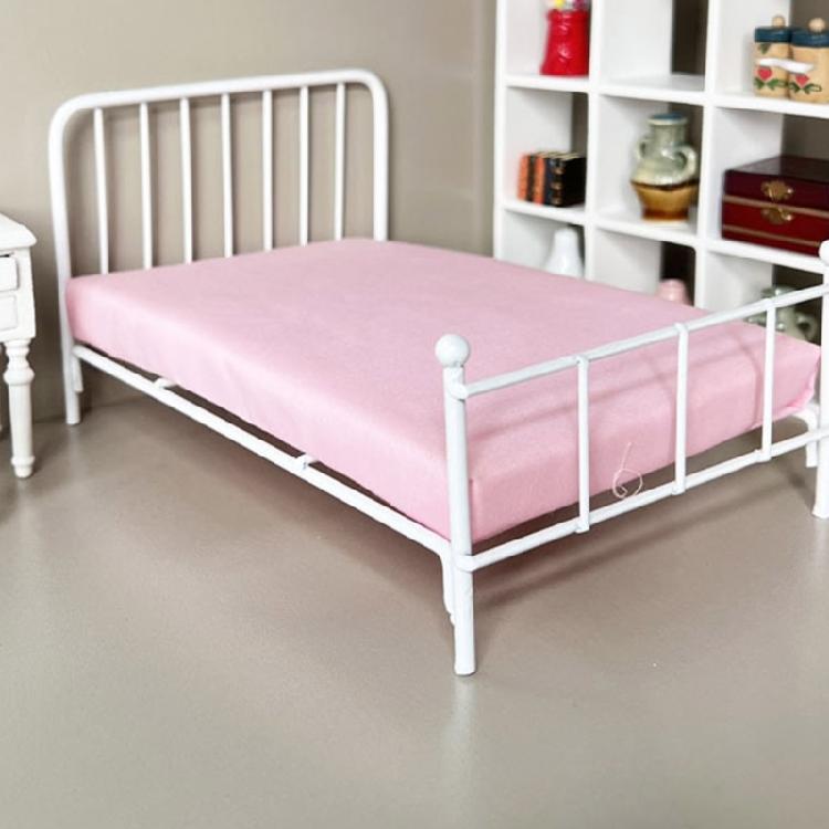 Realistic 1 12 Scale Dollhouses Bed White Finish Includes Mattress and Pillow for Authentics Dollhouses Decoration