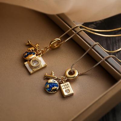 Collar Colgante de Pasaporte con Cámara de Circonita y Chapado en Oro Estilo INS para Mujer