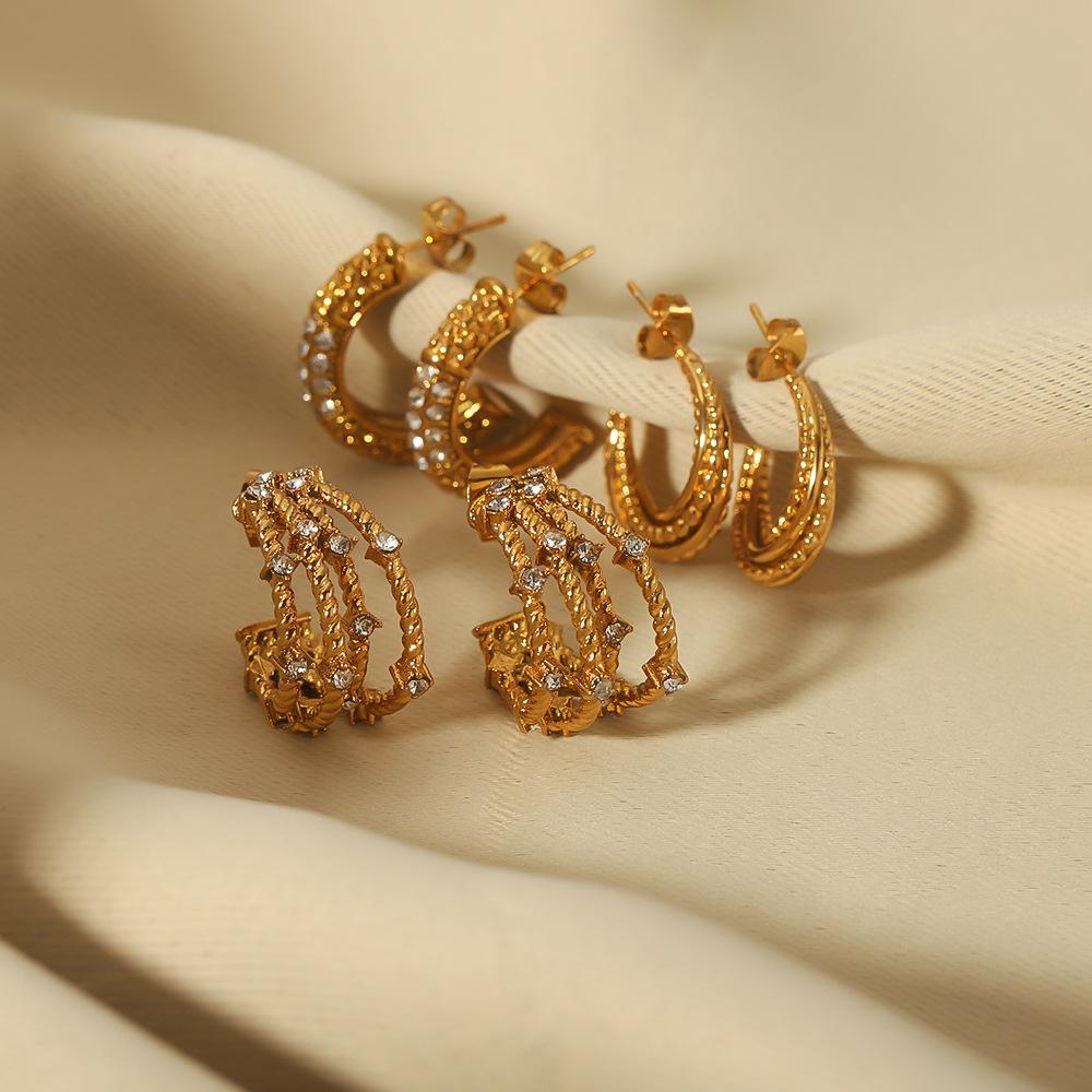 Goldfarbene Creolen für Damen mit eingelegten Zirkonia, besetzt, Stecker, Sommer