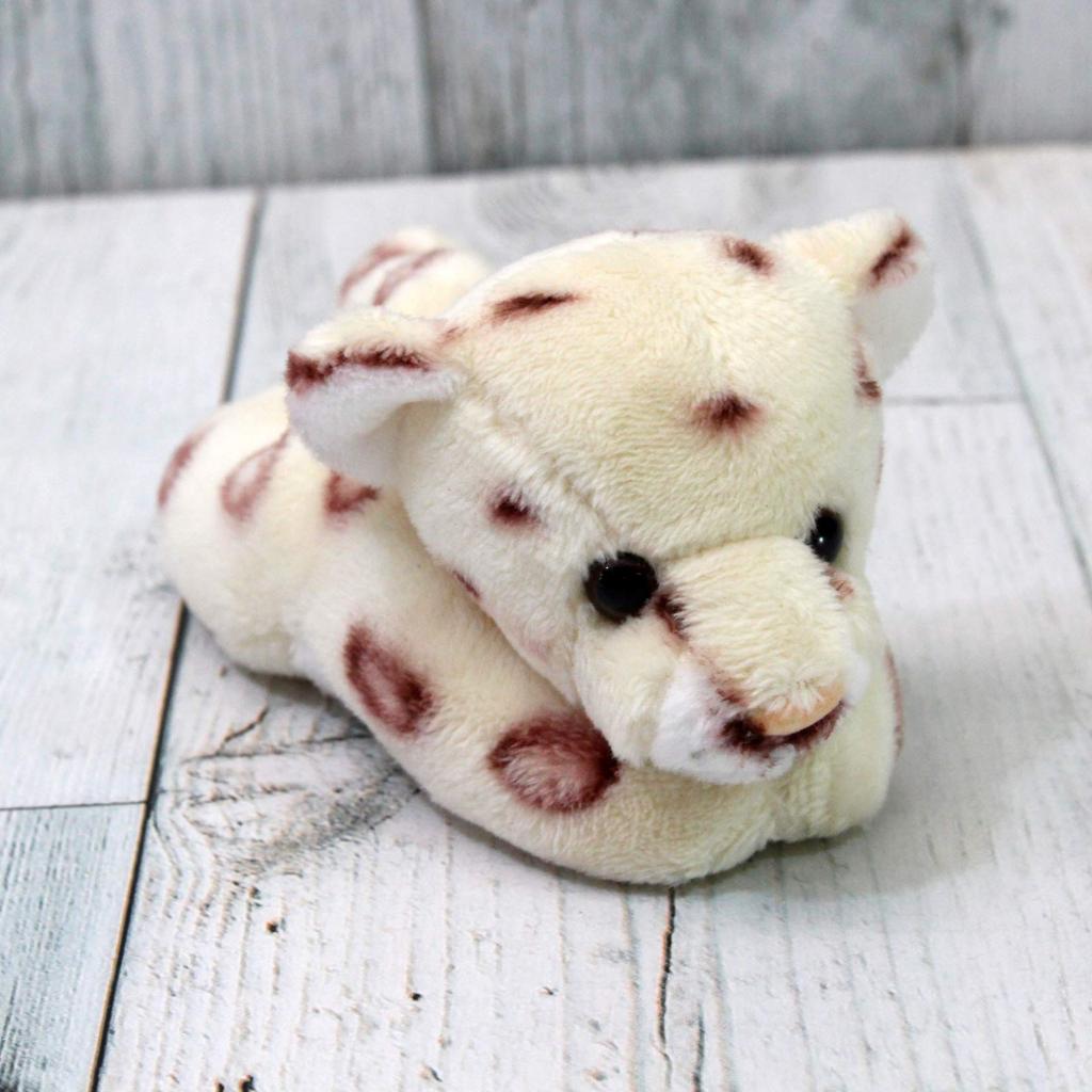 Take Off Plush Safari Magnet Snow Leopard