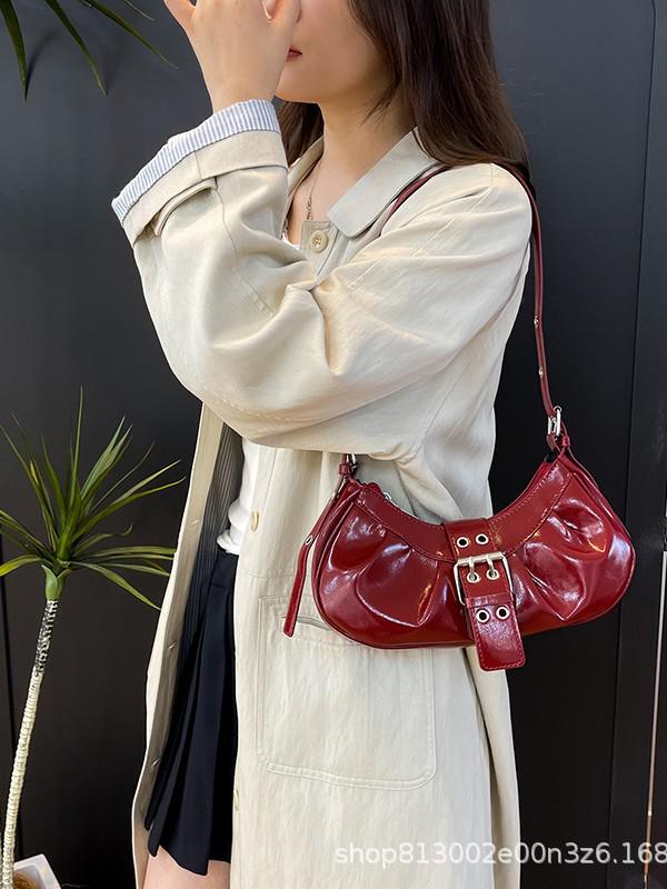 Korean-Style Retro Pleated Crescent Shoulder Bag for Women