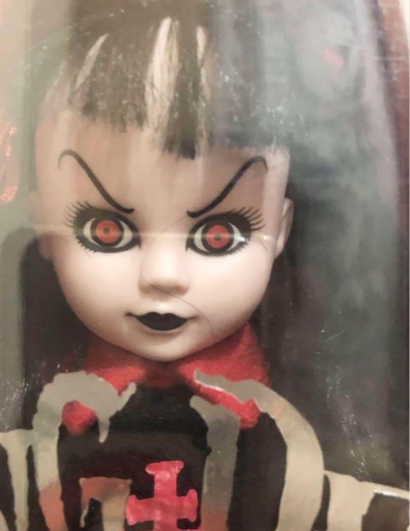 

[Б/У] Цена снижена: Кукла Живых Мертвецов Серия 2 Китти