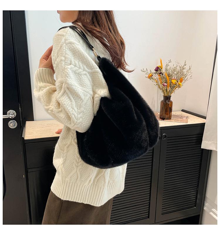 A must-have for autumn and winter fashion! Large-capacity Mao Mao women's bags, interpreting lazy trends