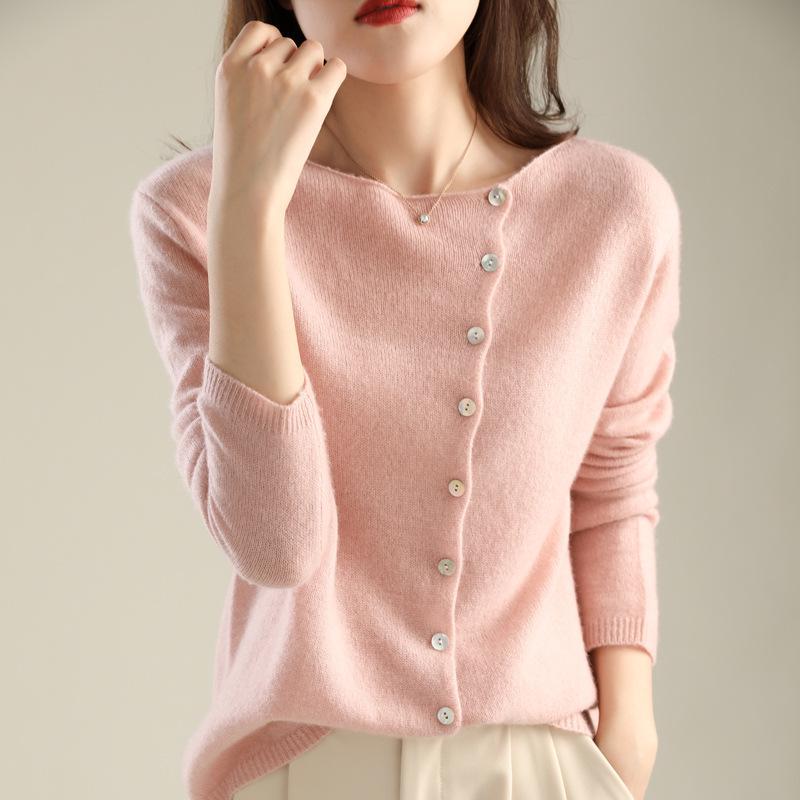 

Women s Single-Breasted Knitted Cardigan with Low Round Neck XL красный