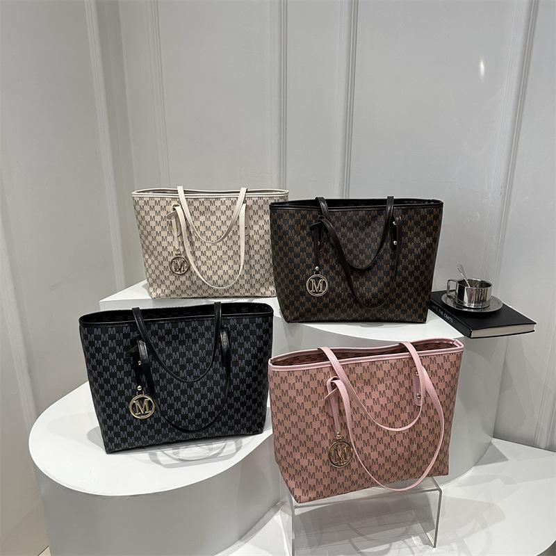 New Large Capacity Commuter Tote Bag Faux Leather Shoulder Handbag for Women Students CLE