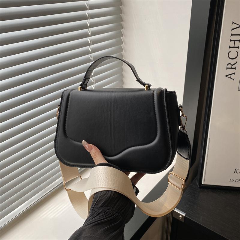 Fashi Versatile Women Pu Shoulder Bags Outing Portable Ladies Adjust Crossbody Bag Simple Solid Color Female Saddle Handbag