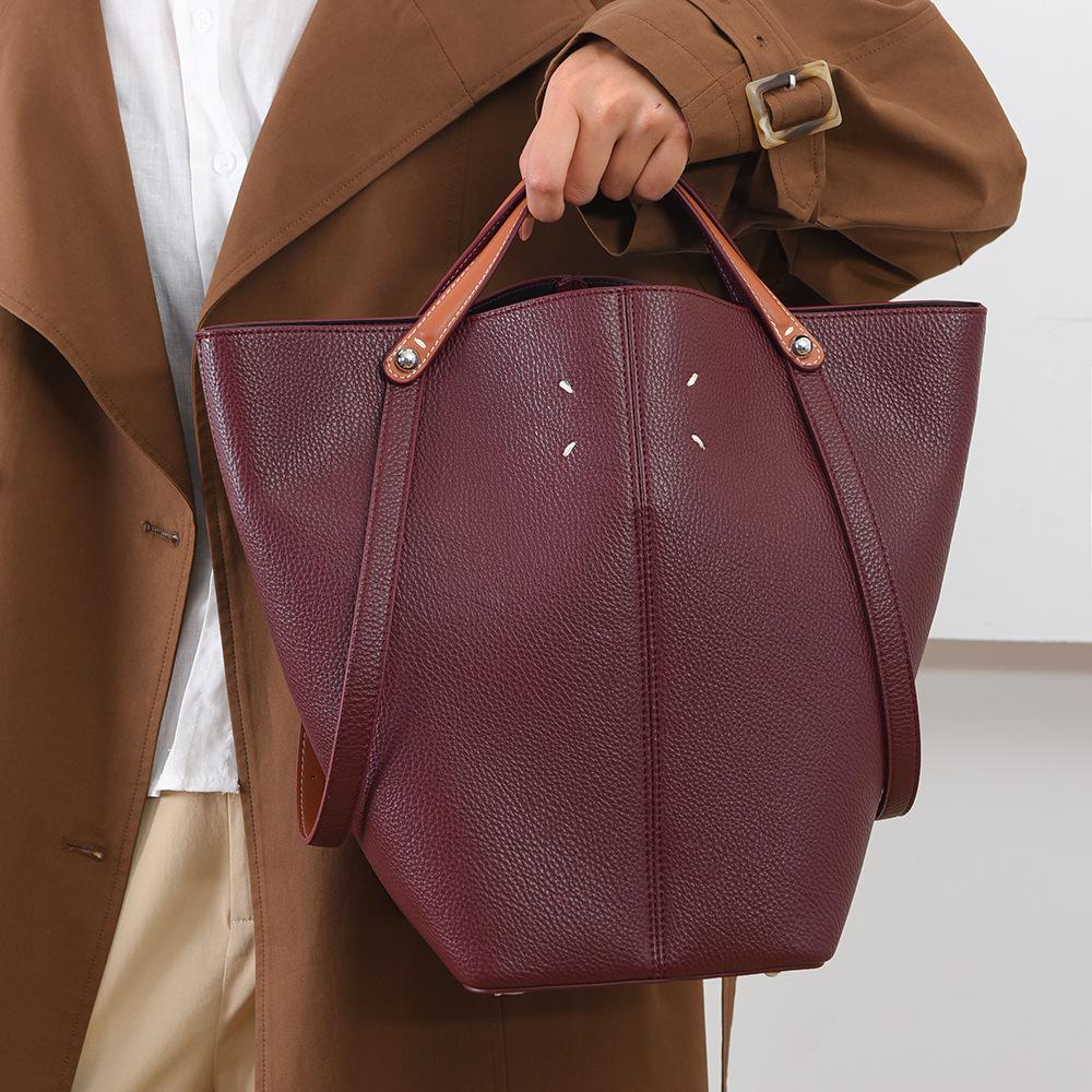 Customized Bucket Bag, Fashionable Big Brand Flat for Women's Handbag, High-end Tote Bag, Large Capacity Customized Women's Bag