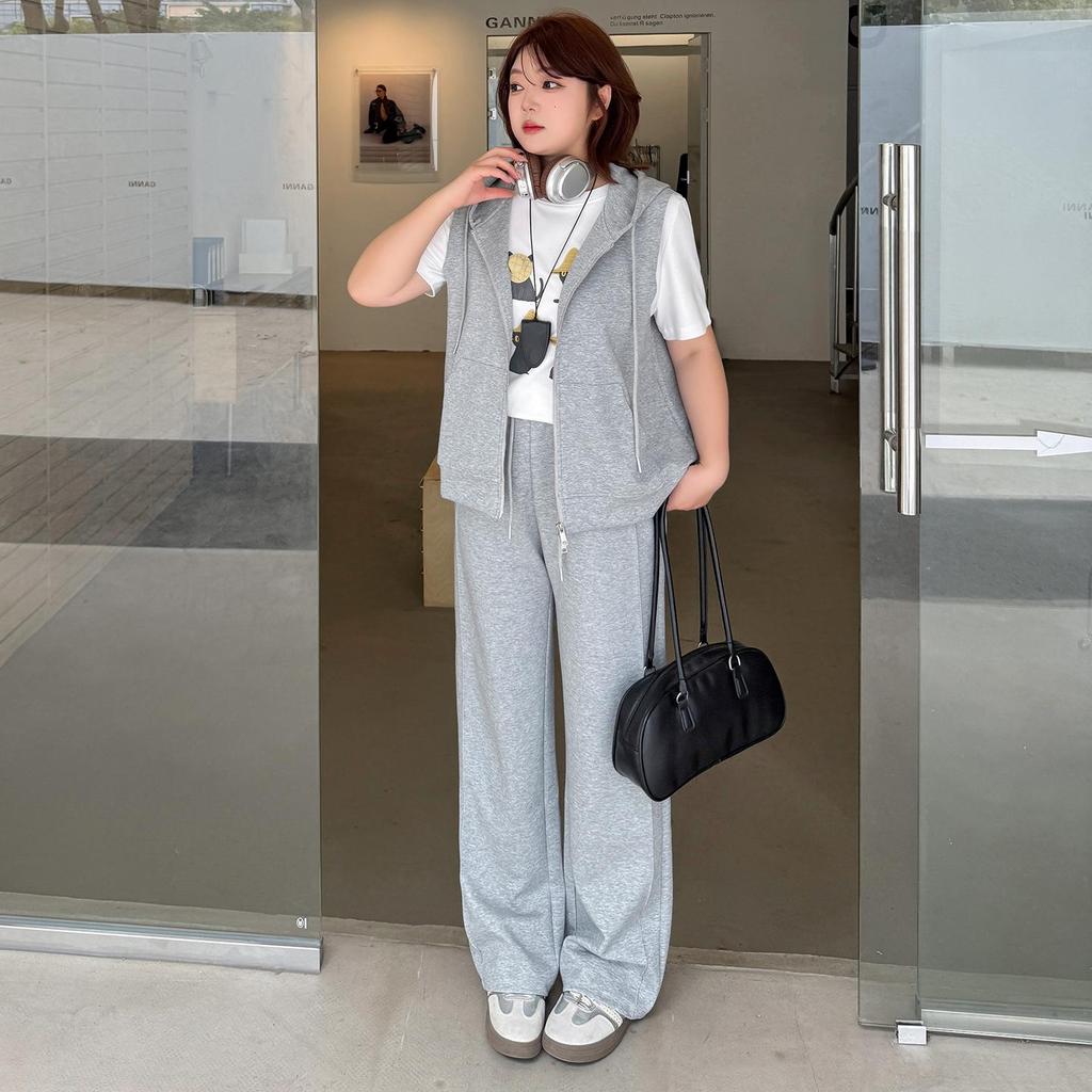 Zhi Xuan Plus Size Women’s Casual Hooded Vest & Slimming Wide-Leg Pants Set, Spring 2026.