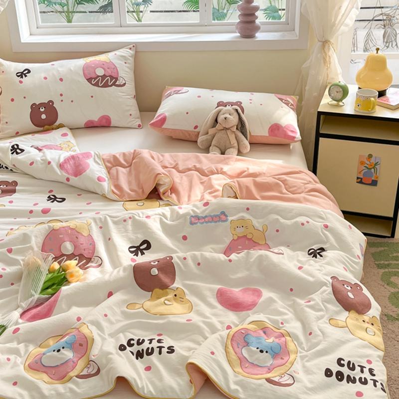 Cute Donut Pattern Summer Quilt Cartoon Style Skin-Friendly Breathable Thin Blanket Air Conditioning Quilts for Kids Teens Boys