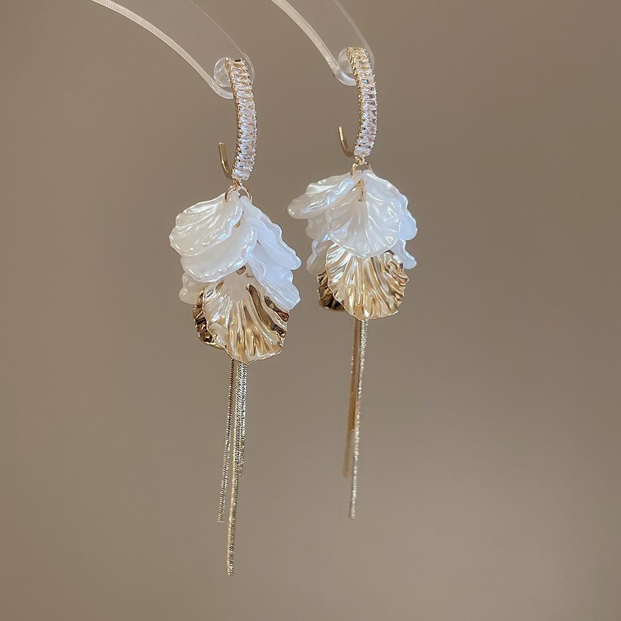 Diamond-set pearl petals fringed earrings stud earrings temperament fashionable and versatile design earrings