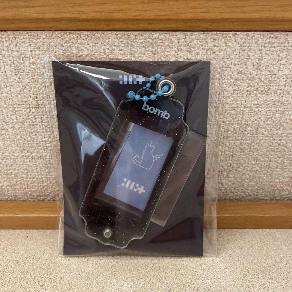 [USED] ILLIT bomb pop-up name tag key ring