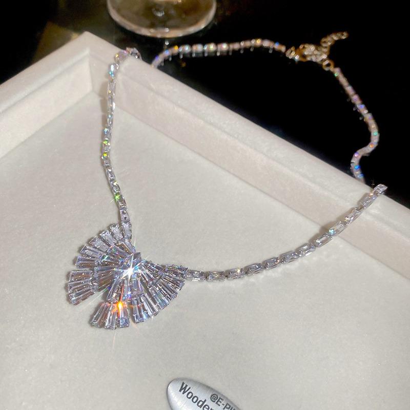 New zircon butterfly pendant, ear buckle necklace, temperament elegant jewelry set, light luxury and high-end jewelry.
