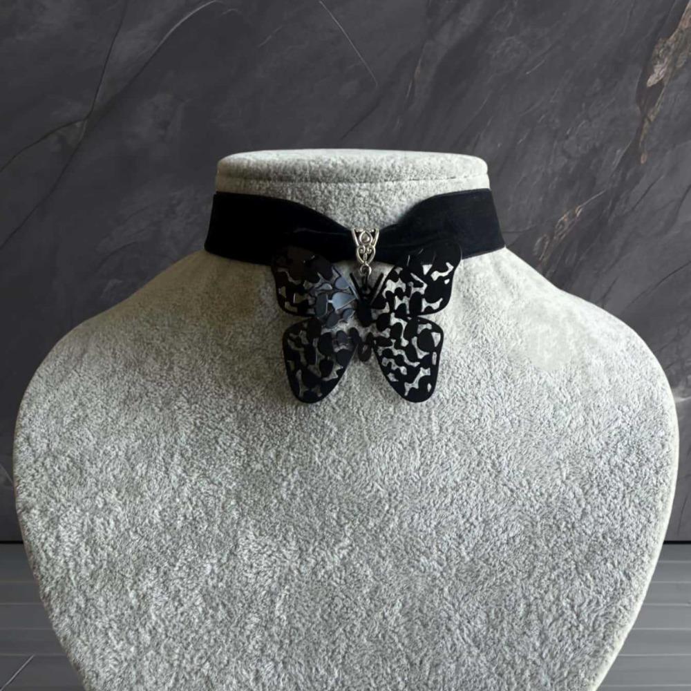 

Neo-Gothic Dramatic Large Hollowed-out Black Butterfly Pendant Black Velvet Choker Necklace for Woman Romantic Jewelry Accessory