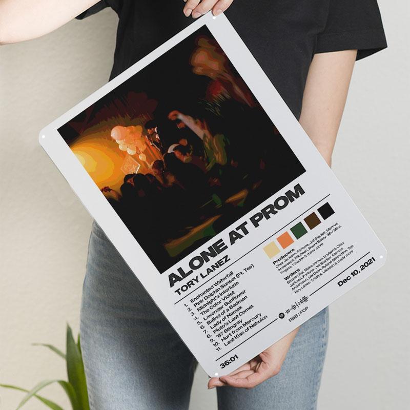 Тори Лейнз - Alone At Prom Обложка альбома Жестяные таблички Музыкальный плакат Винтажная металлическая пластина Индивидуальная металлическая табличка для настенного декора 7.9x11.8In(20x30cm)