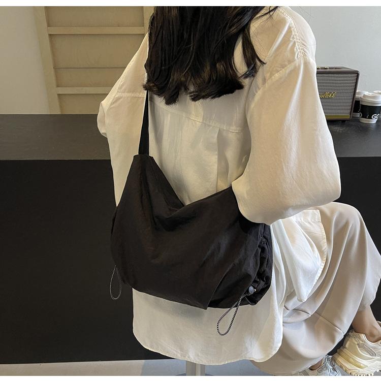 Simple Solid Color Nylon Crossbody Bag Pleated Drawstring Design Cloud Bag Lightweight and Versatile Commuter Shoulder Dumpling Bag