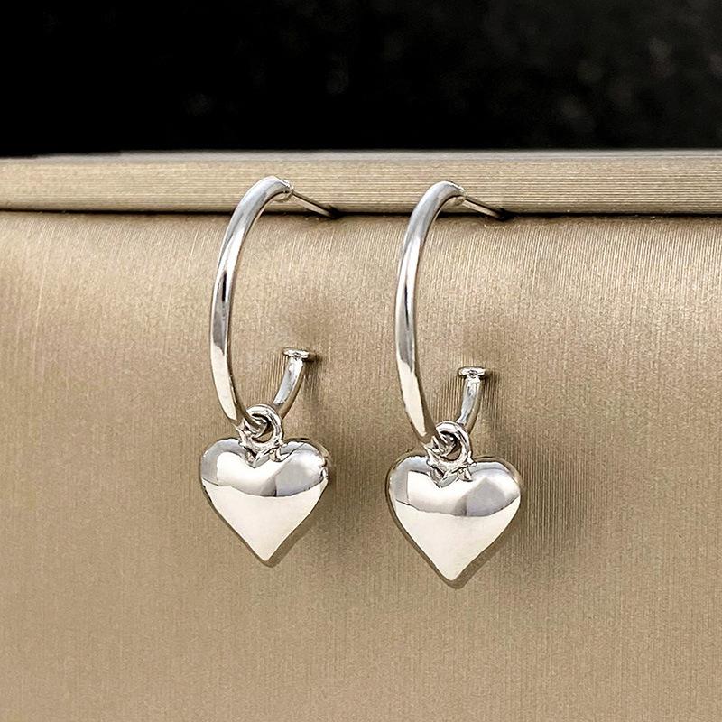 New Fashion Silver Needle Simple Small Heart Earrings for Women Designer Hoops Earring Delicate Party Gifts