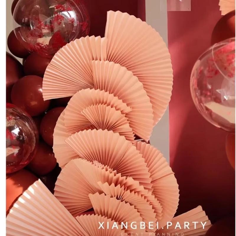 Roter halbkreisförmiger Bambuspapierfächer für Hochzeits- und Eventdekoration