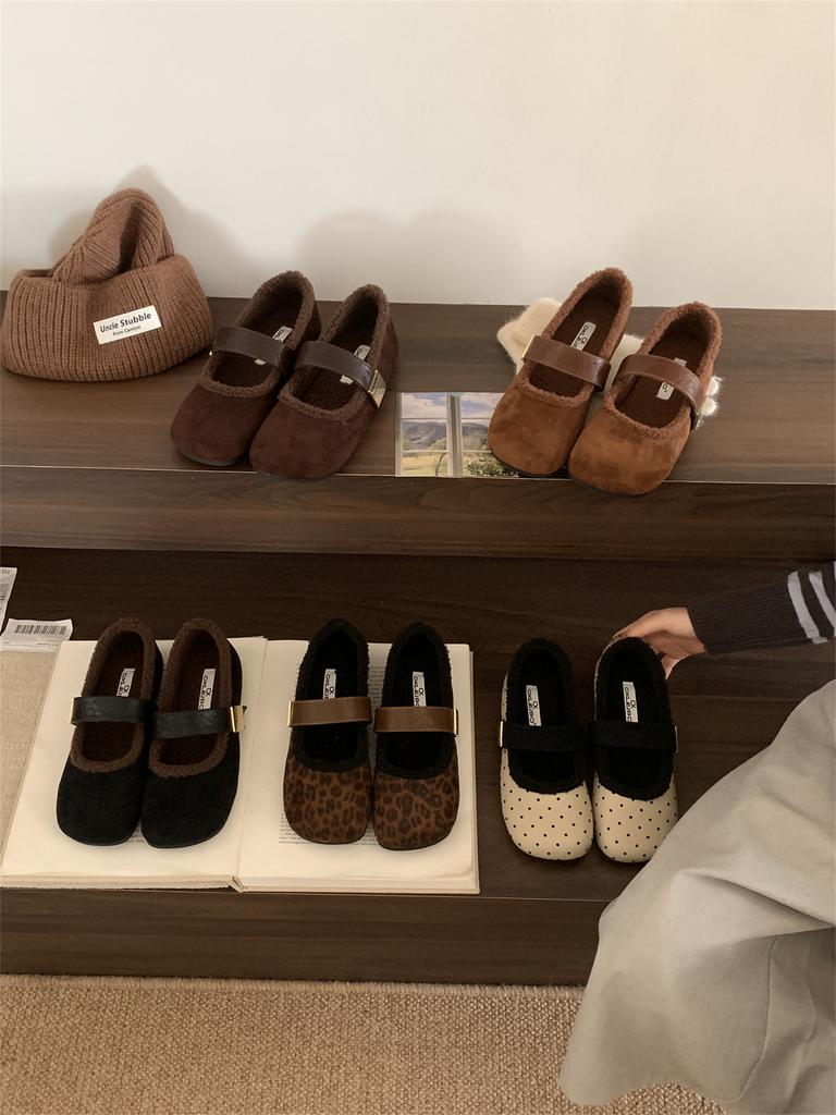 Niche Retro Brown Suede Flat-bottomed Plush Shoes Women's Winter New Split-toed Pig's Trotters Fashionable Mary Jane Shoes