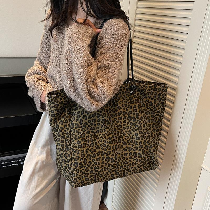 Casual Large-Capacity High-End Sense Versatile Exquisite Single Shoulder Simple Leopard Print Autumn New Women'S Portable Tote Bag