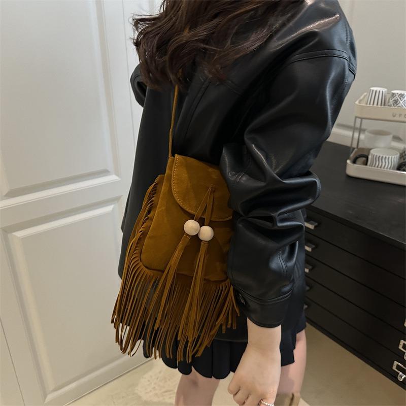 New bag, fringed bag, shoulder bag, women's retro women's bag, messenger bag, mobile phone bag.