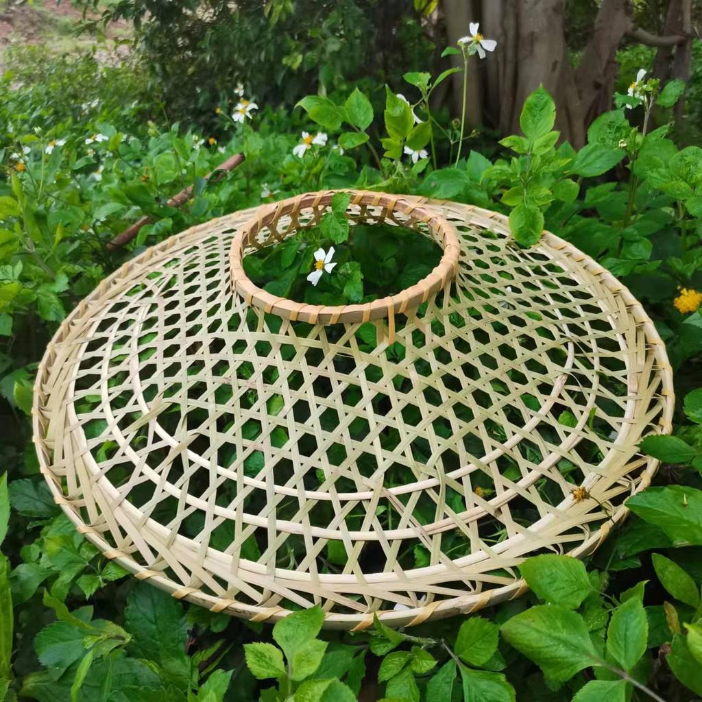 Chapeau Original en Bambou Noir - Accessoire de Costume Daxia Japonais avec Design Antique en Bronze Do Li