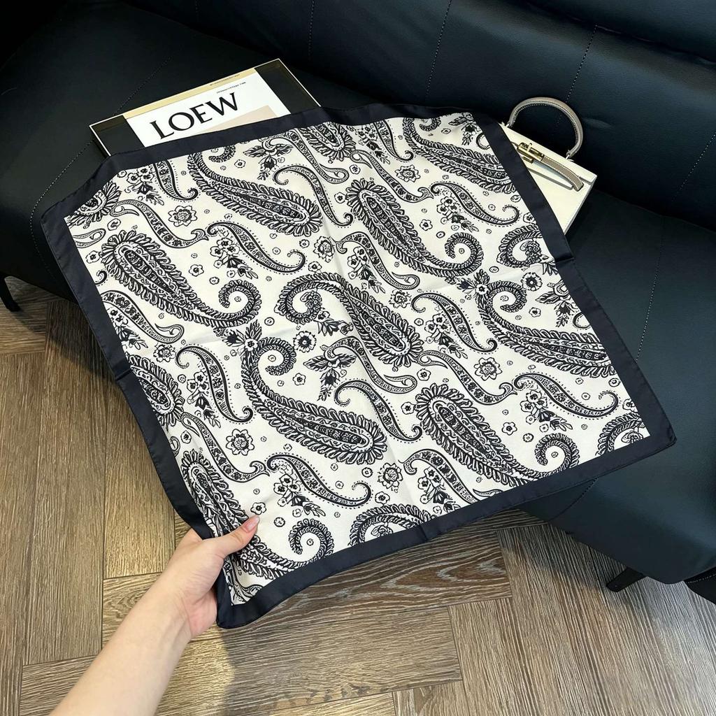 New old money wind chain neck scarf women's commuting versatile soft silk scarf neck protection shawl outer scarf