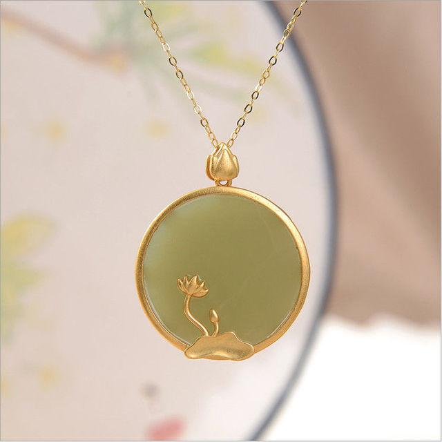Stříbrné vykládané přírodní hetian nefrit lotosový květ kulatý značka přívěsek náhrdelník čínský styl retro kouzlo dámské šperky
