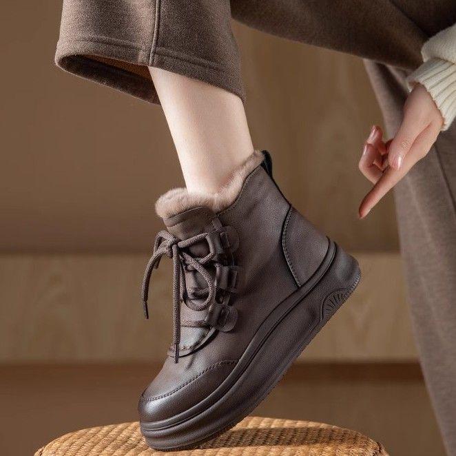 Women's Plus Velvet Non-Slip Warm Snow Boots - Comfort Cotton, Soft Sole for Middle-Aged & Elderly Winter Wear.