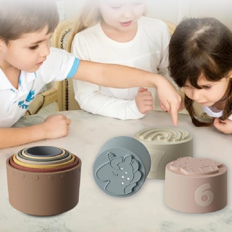 Ebeveyn-Çocuk Etkileşimli Oyun İçin Görsel Uyarım Sağlayan Silikon Bebek İstifleme Bardakları