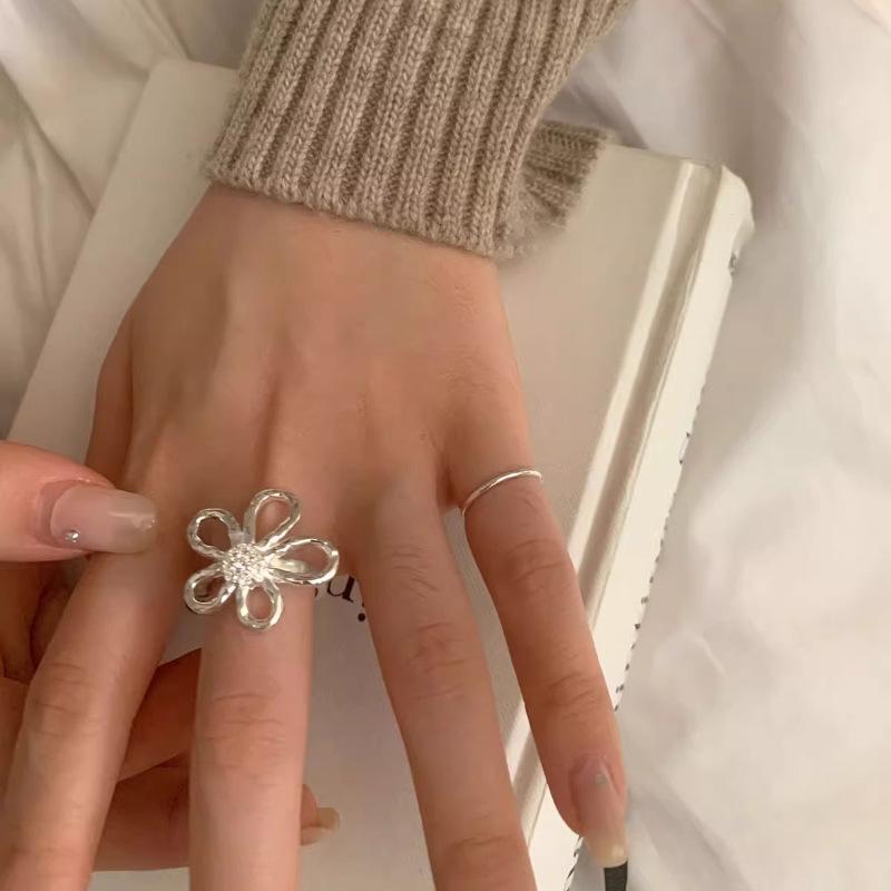 Trendy Fashionable And Large Flower Design Ring For Women Adjustable Open Style