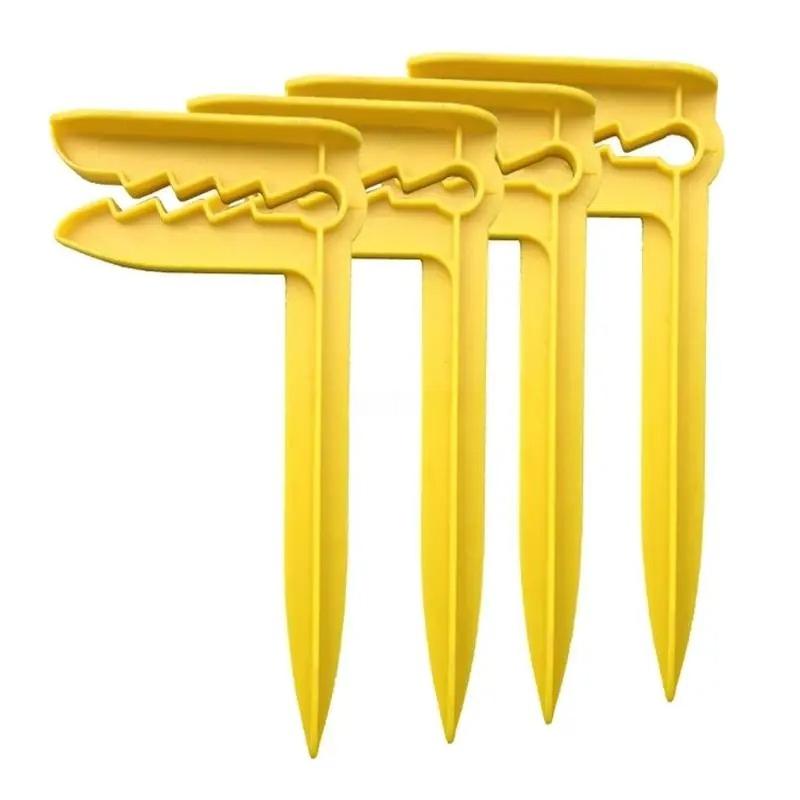 4PCS Outdoor Beach Towel Holder Beach Mat Holder Towel Holder Plastic Outdoor Picnic Mat Holder Windproof Tent Holder Camping Tools(Blue,Red,Yellow)